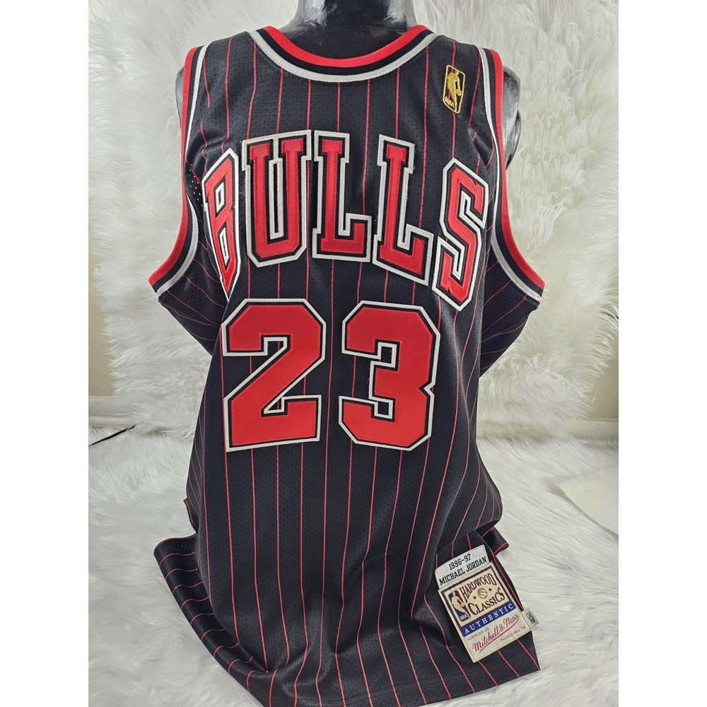 100% Authentic Michael Jordan Mitchell & Ness 96 97 Bulls Jersey Size 48 XL Mens